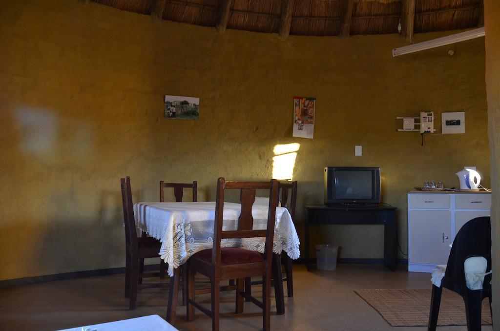 Bama Lodge Rietfontein Buitenkant foto